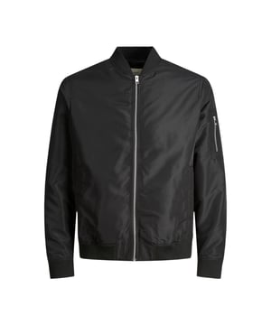 Las chaquetas para hombres son una prenda exterior clásica y versátil, esencial para mantenerte abrigado y cómodo en verano. Encuentra tu chaqueta favorita en nuestra gama de prendas exteriores para hombres.

Características:

Chaqueta de manga larga
Un ajuste cómodo que se ve tan fácil como se siente
Forro polar suave y ligero
Usa abierta o abrochada para un look elegante

Especificaciones:

Material: 100% Poliéster
Código de estilo: 12204472

Instrucciones de lavado:

Lavar a máquina a 30°C
No secar en secadora
Secar al aire
Planchar a baja temperatura

Nota: No usar blanqueador, No limpiar en seco

El paquete incluye - Chaqueta Bomber Jack & Jones para hombres, negra, 2XL