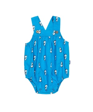 In our comfortable and cute bubble style, this seahorse bubble romper is perfect for your little one that loves to crawl around and kick about. Made in our beautiful organic cotton poplin, this stylish outfit will look gorgeous on your little one this season.