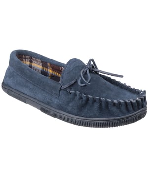 Klassischer Herren-Slipper. Elegantes Obermaterial aus Wildleder. Weiche Polsterung mit Textilfutter.