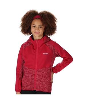 240gsm 85% polyester 13% viscose 2% elastaan gemêleerd gebreid fleece. Extol Stretch paneelinzetten - 90% polyester/10% elastaan. Gerecycled materiaal gemaakt van ongeveer 6 plastic flessen (500ml formaat). Aangroeist capuchon met elastiek. Rekbindmateriaal bij de capuchonopening, manchetten en zoom. Ritsbeschermer voor comfort tijdens het dragen. 2 lagere zakken met rits. Reflecterende accenten. Gedrukte naaml label (tot en met leeftijd 8).