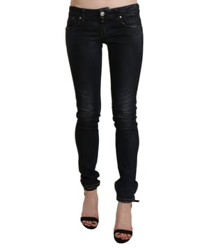ACHT Low Waist Skinny Denim Jeans mit Logo-Details  
Brandneu mit Etiketten  
100% Authentische ACHT Jeans  
Material: Baumwolle  
Farbe: Schwarz gewaschen  
Modell: Low Waist Skinny Denim  
Reißverschluss  
Logo-Details  
Hergestellt in Italien  
Material: Baumwolle