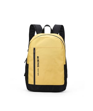 Unisex-Rucksack mit Reißverschluss. eine offene Innentasche. zwei vordere Außentaschen mit Reißverschluss. verstellbarer Schultergurt aus Stoff. aus Nylongriff. Innenfächer. RucksackUnisex-Außenmaterial, innen mit Polyester gefüttert. Maße: 30x17x43 cm. Modeprodukt