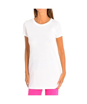 Camisón de manga corta Zumba. 
Color Blanco
Clásica y versátil con un calce fácil. 
Cuello redondo. 
Gráfico en la espalda con motivos de la marca.
El tejido suave y elástico proporciona un ajuste cómodo y favorecedor.
Costuras vistas a tono.

Composición:  65% Poliéster, 35% Algodón.

-Utilizar lavadora a temperatura máxima 30º .
-Utilizar secadora.
-No se puede utilizar Lejía.
-No Planchar.