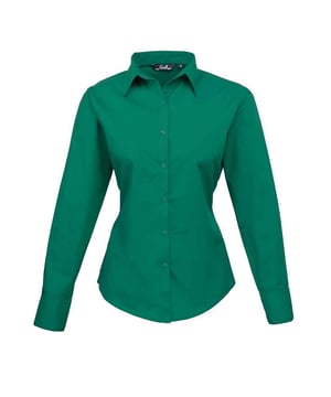 65% Polyester, 35% Katoenpopeline. Ontwerp: Eenvoudig. Bevestiging: Knop. Halslijn: Collared. Hem: Gebogen. Manchet: Dubbele knoop. Mouwtype: Met lange mouwen. Rugnaden, Bustenaden, Dubbel gevouwen naden, Onderhoudsvriendelijk, Geparelde knopen. Passend: Gemonteerd. 105gsm. Duurzaamheid: Amfori, BSCI, REACH, Sedex, WRAP Gecertificeerd.