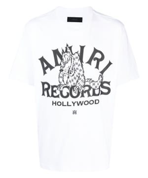 A formula of Ivy League aesthetics mixed with rootsy rock ‘n’ roll, allowed for L.A. born Mike Amiri’s eponymous label to become a hit with the Hollywood elite. With the rock and grunge subcultures of his youth featuring in each collection, this tee is perfect for your off duty looks. Celebrating the creative exchange between the brand and legendary producer DJ Premier, who provided the soundtrack for the AW23 runway, a Hollywood inspired ‘Record’ graphic is printed on the chest.
