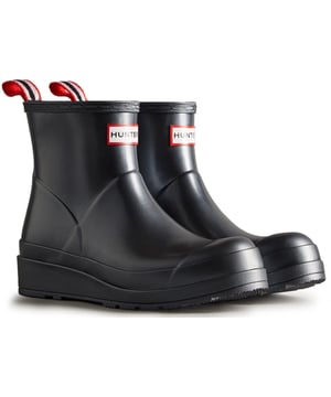 De Hunter Nebula heeft een tweekleurige iriserende afwerking die glinstert door metallic tinten als hij beweegt in het licht. De Play Boot combineert speelsheid met praktisch nut.