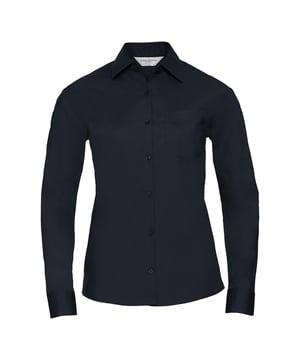 65% Polyester, 35% Baumwoll-Popelin. Gewebetechnik: langlebig. Design: Unifarben. Button-Down-Kragen. Pflegeleicht. Passform: Klassisch. GSM (Gramm pro Quadratmeter): 110. Taschenart: 1 Brusttasche. Bündchen: anpassbar, Geknöpft. Nachhaltigkeit: Amfori-Freigabe, Better Cotton Initiative, BSCI, Verein für faire Arbeit, Oeko-Tex Standard 100 zertifiziert, WRAP Zertifikat. Geknöpft, Schaftrand zum Umklappen. Geeignet für: Stickerei. Langärmlig. Saum: Abgerundet.