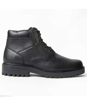 Garantía Purapiel, 10 años de garantía. Bota para hombre. Fabricado en cuero 100% natural libre de Cromo VI. Materiales de máxima calidad. Suela de goma antideslizante. Membrana Waterproof. Plantilla acolchada. Fabricado por otras marca para nuestra marca. Medidas aproximadas: 12 cm alto de caña y 10 cm ancho de caña.