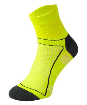 Comodo propose des chaussettes de haute qualité pour hommes et femmes depuis 1996. Ils vendent une gamme de chaussettes pour la randonnée, le cyclisme, la chasse, le ski et d'autres événements en plein air. Ces chaussettes de cyclisme ont des propriétés uniques d'évacuation de l'humidité et une technologie antibactérienne aux ions d'argent pour réduire les odeurs. Ces chaussettes sont conçues pour vous aider à atteindre votre plein potentiel lorsque vous faites du vélo. Ils présentent un ajustement lisse et sans couture pour éviter les frottements et les douleurs, et un fil léger et durable pour un flux d'air maximal. Ces chaussettes conviennent aux hommes et aux femmes et sont disponibles dans les tailles 36-45 . Ils sont composés de 70% Polyester (DRYTEX), 25% Polypropylène SILTEX AG+, 5% Elasthanne. Ils sont lavables en machine à 30.