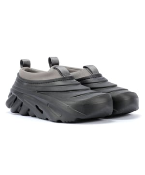Colores: NEGRO - Medianoche. Material: termoplástico. Material de la suela: caucho. Forro: croslite. Cierre: fácil de poner. Forma de la punta: redonda. Cómo elegir la talla: talla grande - Talla: CROCS. Width: 11.1. Length: 29.5.