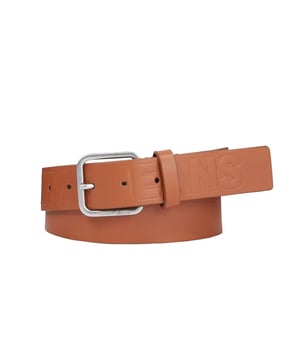 Tommy Jeans Authentische Flagge Herren Gürtel Braun Leder. Authentisches Accessoire der Marke Tommy Jeans - Streetwear/Sportswear-Design von Tommy Jeans - Fashion für Herren, perfekt für den Alltag - Der Tommy Jeans Gürtel in Braun passt hervorragend zu Ihrem restlichen Kleiderschrank - bequeme Lederqualität - klassisch - Authentische Flagge -