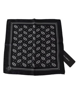 100% authentisches Dolce & Gabbana Einstecktuch.
  Hergestellt aus 100% Seide.
  Schwarze Farbe mit weissen Details.
  Mit Logo-Details.
  Hergestellt in Italien.
  Grosse: 32cm x 31cm.