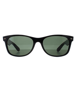 Las gafas de sol Ray-Ban Rectangle Unisex Black G-15 Green RB2132 son una interpretación actualizada y ligeramente más pequeña de las Wayfarer originales. Presentan una forma de ojo más suave y patillas esculpidas que muestran el icónico logotipo de Ray-Ban. Las New Wayfarer 2132 son una opción versátil y divertida, están disponibles en innumerables colores y su ligera montura de acetato es cómoda y fácil de llevar. El estilo más suave de las 2132 se adapta a más formas de cara y es perfecto para alguien a quien le guste el diseño de las Wayfarer originales pero busque un look menos dramático.