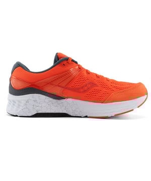 Zapatillas de running Saucony Munchen 4S Naranja para hombre: una combinación dinámica de estilo y rendimiento para los hombres apasionados del running. Estas zapatillas están cuidadosamente diseñadas para ofrecer una comodidad y sujeción superiores, y un llamativo color naranja para mejorar tu experiencia de carrera.

Características principales:

 Comodidad excepcional:  Las zapatillas Saucony Munchen 4S están diseñadas con una avanzada tecnología de amortiguación que proporciona una comodidad y sujeción excepcionales durante tus carreras. Despídete de la incomodidad y la fatiga y supera tus límites con confianza.

 Parte superior de malla transpirable:  Estas zapatillas cuentan con una parte superior de malla transpirable que favorece un flujo de aire óptimo, manteniendo tus pies frescos y secos, incluso durante entrenamientos intensos. Este diseño ayuda a prevenir la acumulación de humedad y minimiza el riesgo de ampollas.

 Amortiguación reactiva:  La tecnología de amortiguación responsiva de Saucony proporciona un equilibrio armonioso entre suavidad y estabilidad, garantizando una pisada suave y cómoda en cada zancada.

 Diseño ligero:  Las zapatillas están meticulosamente diseñadas para ser ligeras, permitiendo un movimiento natural y sin restricciones. Experimentarás una mayor agilidad y velocidad sin sentirte agobiado.

 Llamativo diseño naranja:  Estas zapatillas cuentan con un llamativo color naranja que añade un toque de vitalidad y energía a tu atuendo de running, haciéndote destacar en la pista o el sendero.

 Ajuste seguro:  Equipadas con un sistema de cordones seguro y un cuello acolchado, estas zapatillas ofrecen un ajuste ceñido y cómodo, minimizando el riesgo de ampollas y molestias durante tus carreras.

 Rendimiento versátil:  Aunque están pensadas principalmente para correr, las zapatillas Saucony Munchen 4S son lo suficientemente versátiles como para ser utilizadas en diversas actividades atléticas, lo que las convierte en una adición versátil a tu colección de equipamiento de fitness.