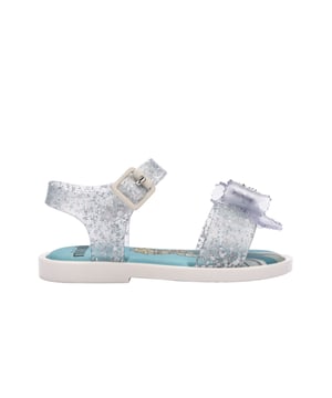 From Disney castles to your young one's feet! The Mini Melissa Mar Sandal + Disney Princess will have your child surrounded by magic and style. The classic silhouette is adorned with Disney princess prints, and comes in a variety of colors to mix and match