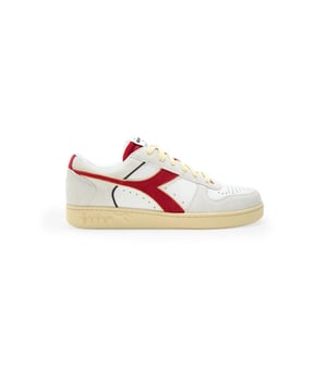 Marca: Diadora.
  Genero: Hombres.
  Tipo: Zapatillas.
  Temporada: Otono/Invierno.
  Color: Rojo.
  Cierre: Cordones.
  Composicion: 100% piel.
  Material: Cuero.