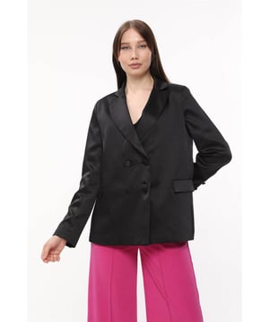 De zorgvuldig ontworpen openwear-collectie van Homestore is gecreëerd om jouw moderne en elegante stijl op zijn best te weerspiegelen. Onze producten combineren verfijning en comfort en zijn gemaakt van hoogwaardige stoffen, waardoor ze ideaal zijn voor dagelijks gebruik of speciale gelegenheden. Met een ademende en lichte structuur zijn deze ontwerpen geschikt voor alle seizoenen en bieden ze veelzijdige stylingopties, waardoor ze een onmisbaar onderdeel van je garderobe worden.

Homestore voegt een unieke touch toe aan de modewereld met aandacht voor detail en tijdloze ontwerpen. Onze producten zijn ontworpen met elegante snitten, moderne lijnen en duurzaamheid om perfect aan de stijl van elke vrouw te voldoen. Van klassiek tot eigentijds bieden deze stukken zowel comfort als esthetiek in één.