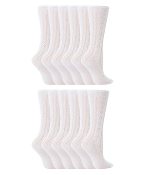 Als je op zoek bent naar meisjes schoolsokken met een vintage stijl en look, dan zijn onze Meisjes Kniehoge Pelerine Sokken de perfecte keuze voor uiterlijk en al het dagcomfort . Deze sokken zijn kniehoog om ervoor te zorgen dat niet alleen hun voeten maar ook hun benen warm en comfortabel blijven. gebouwd met brede gangen in gebogen stijl, ze zijn zowel modieus als comfortabel. Over comfort gesproken, ze zijn gemaakt van 76% katoenrijk materiaal, wat betekent dat ze superzacht en behaaglijk zijn, perfect voor iedereen die het hele jaar draagt door om hun voeten warm te houden in de winter en koel in de zomer. Deze sokken zijn verkrijgbaar in een pakket van 12 paar en hebben een nieuwe en verbeterde pasvorm om comfort en een lange levensduur te garanderen, niet alleen op school maar de hele dag door en zelfs in het weekend. Er zijn 5 maten om uit te kiezen; 19-22 EU (1-2 jaar), 23-26 EU (2-3 jaar), 27-30 EU (4-6 jaar), 30-36 EU (7-10 jaar), 37-38 (11+ jaar) en verkrijgbaar in een zuiver witte kleur. Ze zijn gemaakt van 76% katoen, 13% polyester, 11% nylon en zijn machinewasbaar.