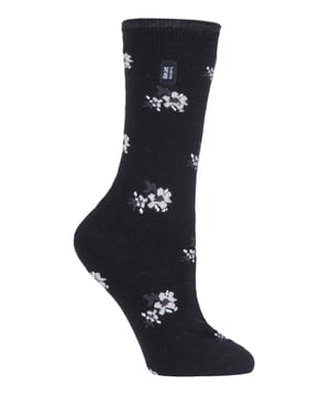 Verwen je voeten met deze ultra lite sokken voor dames. Hun unieke patronen bieden een keuze aan elke vrouw die een fashion statement wil maken en tegelijkertijd haar voeten warm wil houden! Van kleurrijke stippen en strepen tot bloemenpatronen, deze sokken passen bij elke dagelijkse casual outfit! Met een comfortabele tog-score van 1.0 zijn deze sokken ontworpen voor strakkere schoenen, wat betekent dat je deze sokken zonder ongemak kunt dragen met vrijetijdsschoenen! De warme en dikke thermo voering voelt zachter aan en houdt de warmte vast op de huid, waardoor je voeten langer warm blijven. Deze sokken maken gebruik van geavanceerd Japans thermisch garen dat hoogwaardige isolatie tegen de kou biedt. Het deskundige poetsproces maximaliseert de hoeveelheid warme lucht die in elke sok wordt vastgehouden voor onverslaanbare warmte en de hele dag comfort. Bovendien zijn ze gebreid met technologie die Heat Holders UK PATENTED lange lusvormige kussenpool produceert om meer warme lucht vast te houden. Vrolijk de dag van elke vrouw op met deze levendige kleuren en stijlen in de ultralichte thermo sokken. Kies uit patronen variërend van strepen, bloemen, argyle en meer! Er is een ontwerp dat voldoet aan de modieuze behoeften van elke vrouw! Deze sokken zijn verkrijgbaar in damesmaten 37-42 EU