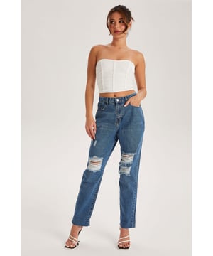 These jeans feature a high waist, wide, full-length leg and a classic 5-pocket denim silhouette. Perfect to pair with tops from our going out section for a more put together look or pair with our new sweatshirts for everyday style and comfort.
