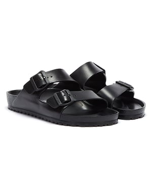 Especificaciones: Zapatilla de doble banda con plantilla anatómica, doble hebilla ajustable y suela ancha. Ideal para ocio. Parte superior: Caucho Cordones: Correas Tipo de suela: Suela antideslizante Numerada: UK