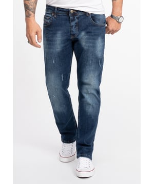 Ein Klassiker für Arbeitsalltag, Freizeit und Urlaub ist die Blue Jeans im Regular  Fit! Viele unserer hell- bis dunkelblauen Herren Jeans gefallen mit coolen Waschungen im Used-Look. Die lässig sitzenden Hosen verfügen über gerade geschnittene Beine, das typische 5-Pocket-Design und ein Rock-Creek Patch. Neben praktischen Bundschlaufen besitzen sie einen Verschluss mit Knöpfen oder Zipper. Unsere Herren Jeans bestehen zu 100% aus Baumwolle oder haben einen hohen BaumwollAnteil. Bei einigen Modellen sorgt ein Stretch-Anteil für die perfekte Passform.