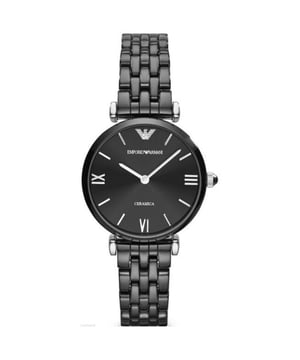Diese klassische Emporio Armani-Uhr ist für einen modebewussteren Kunden gedacht und genau das Richtige. Mit ihrem dunklen Edelstahlgehäuse und dem klaren dunklen Zifferblatt verfügt diese exklusive Uhr über ein elegantes Design sowie eine präzise, ​​klare Quarzmechanik für optimale Präzision und Komfort. Diese Uhr verfügt außerdem über ein beeindruckendes schwarzes Keramikarmband und eine Sendefunktion, was diese Uhr zu einer einzigartigen Wahl mit viel zu bieten macht. Zu den zusätzlichen Funktionen gehört eine Anzeige mit römischen Ziffern. 32 mm Uhrenbreite
