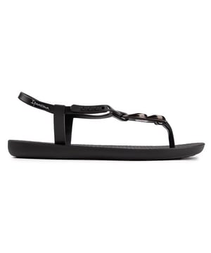 ¿Buscas esa sensación veraniega de arena y mar con un poco de glamour? Entonces hazte con esta hermosa sandalia negra tipo chancla de Ipanema Brasil. Estas icónicas sandalias son veganas. confeccionados con flexpand y presentan la icónica marca Ipanema de esta marca de moda ecológica de Brasil, así como un diseño de cadena brillante en la tanga.