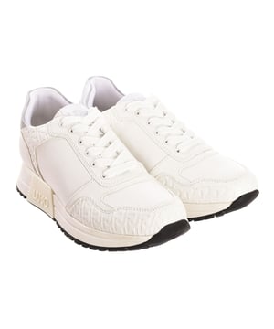 Sneakers met origineel ontwerp.
 Platte vetersluiting aan de voorkant.
 Merklogo met opeenvolgend reliëf.
 Sjabloon aangepast door het merk.
 Antislipzool.
 Naden in toon zichtbaar.

 Samenstelling:
 Buitenkant: Synthetisch - Binnenkant: Textiel - Zool: Synthetisch.

 Onderhoud:
 - Reinigen met een natte doek.
 Samenstelling: Buitenkant: 100% Polyurethaan; Zool: 100% TPR
 Onderhoud:
Reinigen met een natte doek.