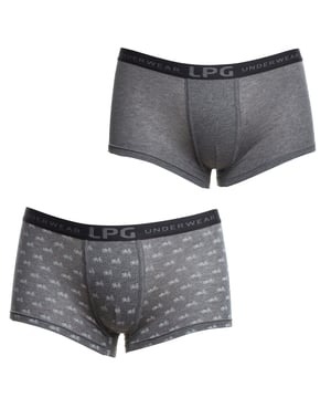 Set-2 Boxers.
 Kleur Grijs - gedessineerd grijs
 Elastische tailleband met geborduurd logo.
 ademende stof
 Anatomische voorkant met de mogelijkheid om vast te houden zonder te knellen.
 Naden in toon zichtbaar.

 Samenstelling: 95% Katoen, 5% Elastaan

 Onderhoud:
 - Wassen op max. 30º.
 - Niet bleken.
 - Niet in de droger.
 - Niet strijken.
 - Niet chemisch reinigen.
 Samenstelling: 95% Katoen, 5% Elastaan
 Onderhoud:
Onderhoud:
 - Wassen op max. temperatuur. 30º.
 - Geen bleekmiddel gebruiken.
 - Niet in de droger.
 - Niet strijken.
 - Niet chemisch reinigen.