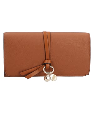 Maße:

Breite: 19 cm x Höhe: 9,5 cm x Tiefe: 2 cm

Langes Portemonnaie für Frauen mit Klappe aus genarbtem und glänzendem Kalbsleder
1 Hauptfach
1 flaches Fach
1 flaches Fach auf der Rückseite
12 Kartenfächer
1 Reißverschlussfach