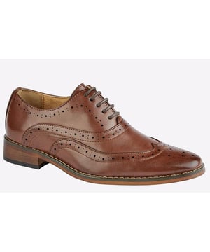 A classic brogue is delivered in these Goor Covina junior shoes, boasting a timeless brown upper with punchhole detailing and intricate stitching throughout, for increased visual appeal.

- PU upper
- Lace up fastening
- Classic brogue detailing
- Intricate stitching throughout
- Resin Sole