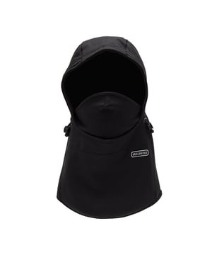 Mantente protegido de los elementos mientras te mueves con el Gaiter Beetley Impermeable SealSkinz. Este gaiter delgado y ligero de tres capas está diseñado para la versatilidad en diversas condiciones climáticas. Se puede usar sobre la cabeza o enrollado alrededor del cuello, proporcionando aislamiento y transpirabilidad. Ya sea que estés montando en bicicleta, desplazándote, haciendo senderismo, cazando, pescando o trabajando al aire libre, este gaiter te mantiene caliente, seco y protegido de las condiciones más húmedas. Despídete del agua que gotea por tu cuello y disfruta de las actividades al aire libre incluso bajo la lluvia. - Gaiter de cabeza impermeable delgado y ligero de tres capas - 100% impermeable - Con una capucha impermeable extensible para mayor protección - Forro de micro forro polar - Para calor y comodidad en días lluviosos - Diseño versátil - Permite usarlo sobre la cabeza o enrollado alrededor del cuello - Proporciona aislamiento y transpirabilidad para diversas actividades al aire libre - Se ajusta cómodamente bajo cascos de bicicleta