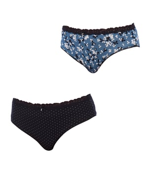 Pack de braguitas brislip para mujer confeccionadas en suave algodón, ideales para proporcionar comodidad y transpirabilidad durante todo el día.

Detalles:

- Corte clásico de brislip que asegura una cobertura cómoda y favorecedora.
- Acabado con blonda elástica en la cintura para un ajuste femenino y delicado.
- Confección en algodón suave que garantiza frescura y confort.
- Decoradas con un pequeño lazo y perlitas en la parte frontal.
- Disponibles en una variedad de estampados que aportan estilo y versatilidad.

Estas braguitas son la elección perfecta para quienes buscan una prenda íntima cómoda, práctica y con un toque femenino.
 Composición: 95% Algodón, 5% Elastano
 Cuidados:
- Lavar a mano o en ciclo delicado.
- Utilizar detergente suave.
- No usar lejía.
- Secar al aire.
- No planchar.
