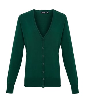 Dames vest met lange mouwen en V-hals. Zacht gevoel/katoenrijk garen. Fijnmazige breiwerk. Knoopsluiting. 7 knoopsluiting. Eigentijdse styling. Ingezet in mouwen. 40°C Huishoudelijk wassen. Borstomvang 8 - 31,5, 10 - 33, 12 - 34,5, 14 - 36, 16 - 38, 18 - 39,5, 20 - 41, 22 - 42,5, 24 - 44. Stof: 55% Katoen 45% Acrylgewicht: 12 Gauge Knit.