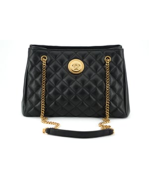 A estrenar con etiquetas y bolsa guardapolvo.
  Bolso tote 100% autentico de Versace.
  Color: Negro.
  Material: Napa acolchada.
  Detalles: logotipo de la cabeza de Medusa 1 compartimento principal 1 bolsillo interior con cremallera.
  Herrajes dorados y.