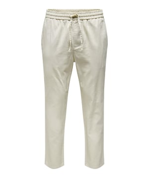 Leichte Sommerhose mit elastischem Taillenbund, seitlichen Eingrifftaschen und Leistentasche am Gesäß im Jogging-Stil.