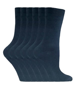 Diese superweichen Socken aus reicher Baumwolle sind perfekt für den Alltag, da sie einfach und praktisch sind. Da sie aus Baumwolle bestehen, sind diese Socken ideal für den ganztägigen Tragekomfort, da sie sehr weich sind. Großartig für Freizeitkleidung oder für eine formelle Situation. Sie können auch als bequeme Schuluniform-Socken verwendet werden. Diese superweichen Socken bieten Ihnen höchsten Komfort und Funktionalität in allen Alltagssituationen. Erhältlich in vielen verschiedenen Farben in den Damengrößen 4-7 UK.