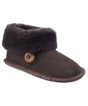 Inspired by cosy country cottages and village home comforts of the Cotswold Hills, Wotton is a premium bootie slipper with luxurious double faced sheepskin, soft suede uppers and gentle rubber grips for ultimate comfort.Crafted with a soft leather suede upper. 
Luxurious soft thick sheepskin lining and footbed. 
Large double faced sheepskin wool cuff. 
Bold natural toned button detail. 
Comfort textile sole with rubber grip panels.