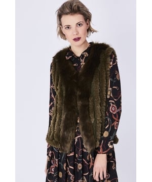 Please note all One-Size Jayley products comfortably fit sizes 8-14. Super soft and warm for winter styling, this faux fur gilet is cut from the plushest of fabrics and is perfect to take you from desk to evening style.