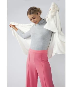 Please note all One-Size Jayley products comfortably fit sizes 8-14. Cashmere Blend Faux Fur Pompom Wrap.