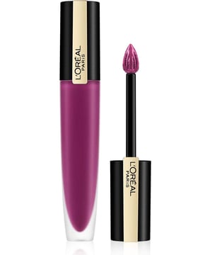Sign your lips in statement colour with L’Oreal Paris Rouge Signature Liquid Colour Ink. A collection ultra-matte lip inks that combine unapologetically bold colour with a super-lightweight finish, for the utmost bare-lip sensation. Say goodbye to compromise- long-lasting no longer means thick, heavy and uncomfortable matte finish. The oil-in-water formula lets lips breathe, leaving a memorable mark but a forgettable feel for the ultimate all-day comfort. Every swipe will provide an instant pure colour statement that lasts with a soft-matte finish. With on-trend shades from dusty greige to deep plum and pillar box red- every woman can sign her look with her own statement colour. With Rouge Signature, less is more. Less texture, more colour. Less excess, more impact. Sign your lips in statement colour with L'Oreal Paris Rouge Signature Liquid Lip Ink. A collection of 12 ultra-matte lip inks that combine unapologetically bold colour with a super-lightweight finish, for the utmost bare-lip sensation. Say goodbye to compromise- long-lasting no longer means thick, heavy and uncomfortable matte finish. The oil-in-water formula lets lips breathe, leaving a memorable mark but a forgettable feel for the ultimate all-day comfort. Every swipe will provide an instant pure colour statement that lasts with a soft-matte finish. With 12 on-trend shades from dusty greige to deep plum and pillar box red- every woman can sign her look with her own statement colour. With Rouge Signature, less is more. Less texture, more colour. Less excess, more impact.