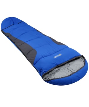 
100% Polyester. Uitbreidbaar basisgedeelte van de slaapzak maakt het mogelijk om de lengte te veranderen van 170cm naar 195cm. De mummievorm zorgt voor een uitstekende warmterecuperatie en een minimale verpakkingsgrootte. Eenlaagse doorsteekconstructie om een gelijkmatige vullingsverdeling te behouden. Linkerhand tweerichtingsrits om het openen vanaf de boven- of onderkant mogelijk te maken. Intern zakje om waardevolle spullen in de buurt te houden. Geïsoleerde rits om koude plekken te bedekken en lichaamswarmte vast te houden. Geïsoleerd schouderschot om warmteverlies vanaf de bovenkant van de tas tot een minimum te beperken. Stuff sack inbegrepen voor opslag. Haakjes aan de basis zorgen voor ventilatie en droging..