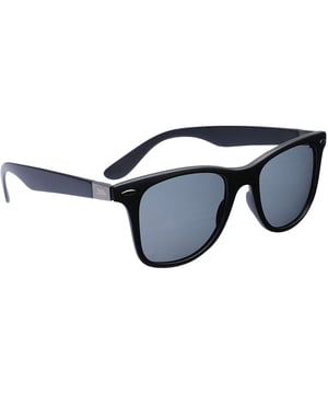 Zonnebril met Trespass merk. UV 400 bescherming. Voldoet aan EN ISO 12312-1:2013. Flexibele, slanke, matte lijst. De tempel van het geweermetaal, geëtst embleem. Gepolariseerde rook tint, categorie 3 lens. Zakje reinigingsdoekjes.