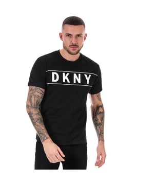 Chargers lounge T-Shirt voor heren in zwart.<br /><br />- Gemaakt van comfortabel stretchkatoen.<br />- DKNY-merkdetails op de voorkant.<br />- Ronde hals <br />- 100% katoen, geschikt voor de wasmachine.<br />- N56712