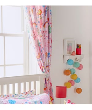 Send your child to wonderland with the Unicorn curtains. These gorgeous children's curtains have a pencil pleat header making them a good fit for any window area and come fully lined. The Unicorn curtains come with two fully matching, stainless steel ringed tiebacks. Specifically made to coordinate with the matching Riva Home Unicorn duvet set, toy and wall mural for a truly immersive experience.