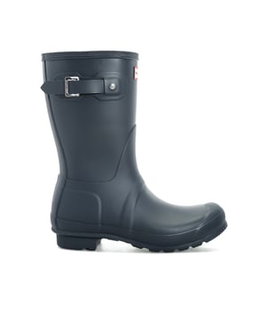 Stijlvol en elegant voor de dag komen doe je met deze topper uit de laatste Hunter collectie. 
Hunter Regenlaarzen WFS1000RMA-NVY Blauw. Voor 23.59uur besteld, morgen geleverd.