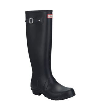 Dames Hunter Original Tall Wellington Boots in marineblauw.<BR><BR>Premium schoeisel met een geweldige korting.<BR><BR>Hunter is expert op het gebied van het ontwerpen van uitzonderlijke laarzen en deze Original Tall laarzen zijn betrouwbaar, duurzaam en onmiskenbaar stijlvol. Deze stijl is vervaardigd van rubber dat je voeten beschermt, ongeacht het weer. Ideaal voor het uitlaten van de hond of voor festivals; je zult verrast zijn hoe betrouwbaar ze zijn. Afgewerkt in een diepe marineblauwe tint met het Hunter-logo mooi aangebracht aan de bovenkant.<BR><BR>Rubber. Textielen voering. Rubber buitenzool.<BR><BR>Ref WFT1000RMANAV