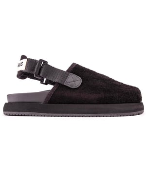 La pantufla Frank es un zapato versátil para uso en casa y en la calle, que cuenta con un empeine acolchado, una suela de EVA reciclada, un forro de algodón orgánico y una plantilla acolchada transpirable para garantizar la comodidad durante todo el día. Un paso en la dirección correcta, hacia un futuro esperanzador, con este zapato cómodo, elegante y sostenible de Good News.