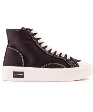 The Juice high-top platform trainer is an all-year-round sneaker featuring a recycled rubber outsole, organic cotton lining and breathable cushioned footbed for all-day comfort. These sneakers feature a lace-up front fastening and are made from vegan and organic materials such as BioVeg and recycled plastic bottles. A step in the right direction, towards a hopeful future, with this comfy, stylish and sustainable shoe from Good News.